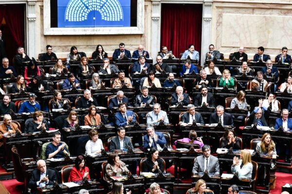 Día clave en Diputados: el Gobierno busca frenar el rechazo al DNU 70/2023